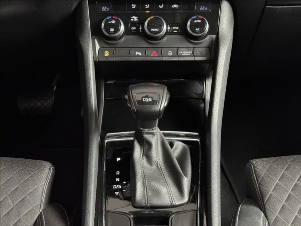Škoda Karoq 1,5 TSi DSG Style LED Kamera - foto 17
