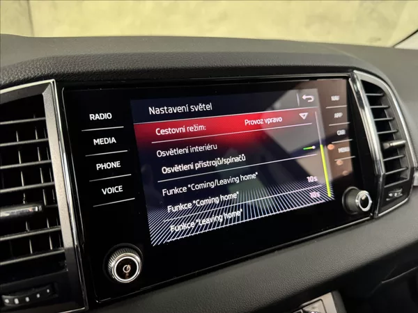 Škoda Karoq 1,5 TSi DSG Style LED Kamera - foto 29