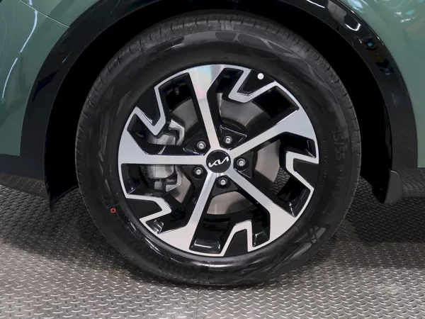 Kia Sportage TOP 1,6T-GDi 118KW MHEV 4x4 7 - foto 12