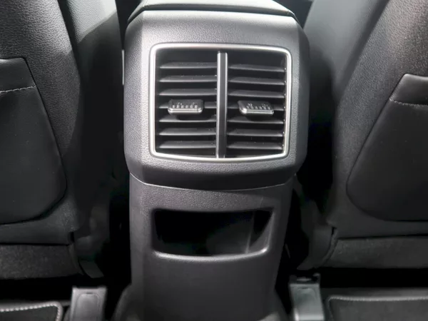 Kia Sportage TOP 1,6T-GDi 118KW MHEV 4x4 7 - foto 36