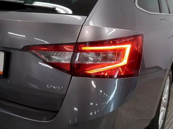 Škoda Superb STYLE 2.0TDI 147KW 4x4 DSG TAŽ - foto 11