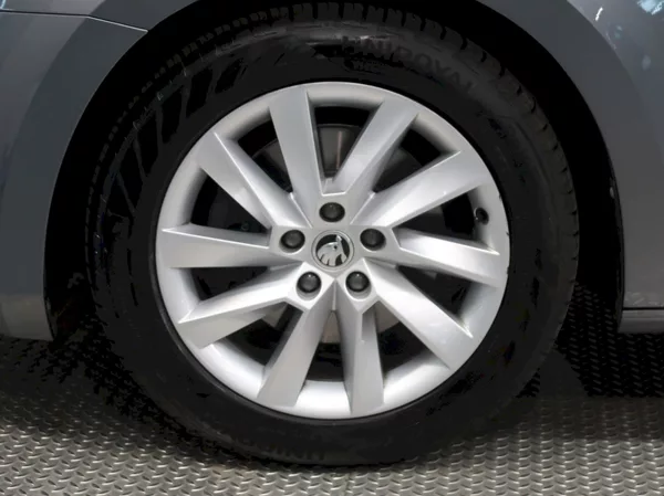 Škoda Superb STYLE 2.0TDI 147KW 4x4 DSG TAŽ - foto 12