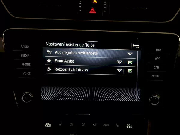 Škoda Superb STYLE 2.0TDI 147KW 4x4 DSG TAŽ - foto 27