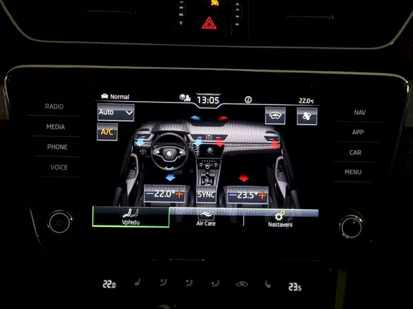 Škoda Superb STYLE 2.0TDI 147KW 4x4 DSG TAŽ - foto 28