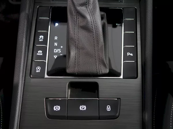 Škoda Superb STYLE 2.0TDI 147KW 4x4 DSG TAŽ - foto 35