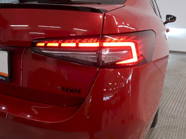 Škoda Superb SPORTLINE 2.0TSI 195KW 4x4 DSG - foto 11