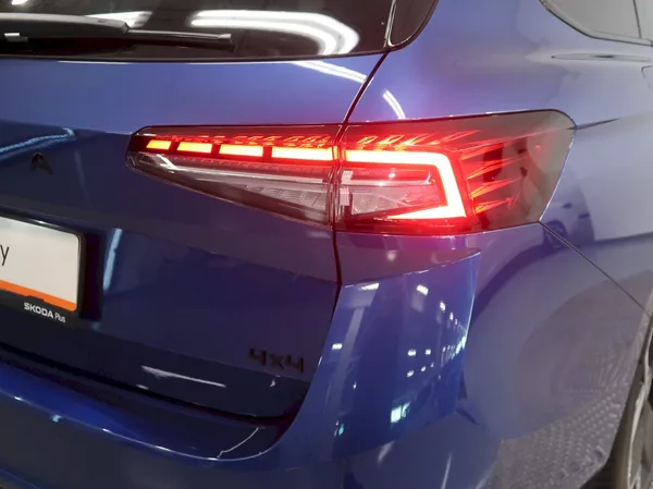 Škoda Superb SPORTLINE 2.0TDI 142KW 4x4 DSG - foto 11