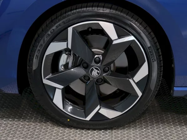 Škoda Superb SPORTLINE 2.0TDI 142KW 4x4 DSG - foto 12