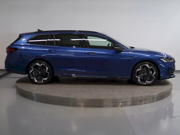 Škoda Superb SPORTLINE 2.0TDI 142KW 4x4 DSG - foto 8