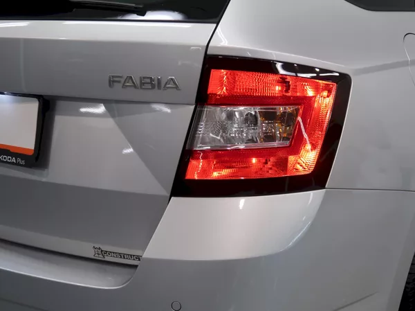 Škoda Fabia AMBITION PLUS 1.0TSI 81KW - foto 11