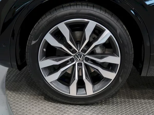 Volkswagen Touareg R-LINE V6 3,0TDI 170 KW 4MOTIO - foto 12