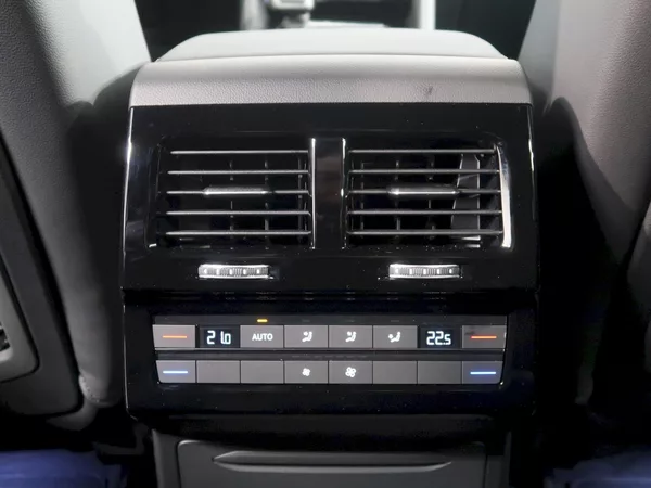 Volkswagen Touareg R-LINE V6 3,0TDI 170 KW 4MOTIO - foto 37