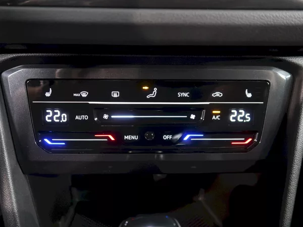 Volkswagen Tiguan R 2.0TSI 235KW DSG 4x4 - foto 30