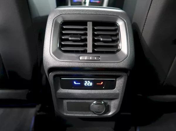 Volkswagen Tiguan R 2.0TSI 235KW DSG 4x4 - foto 37
