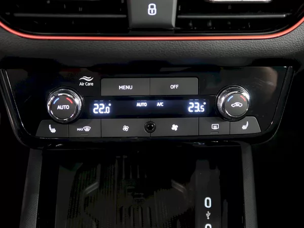 Škoda Kamiq MONTE CARLO 1.5TSI 110KW DSG P - foto 30