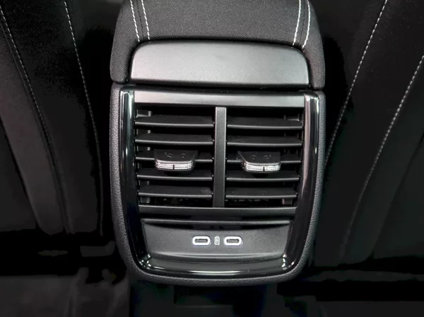 Škoda Kamiq MONTE CARLO 1.5TSI 110KW DSG P - foto 37