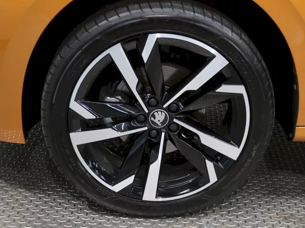 Škoda Kamiq MONTE CARLO 1.0TSI 85KW PANORA - foto 12