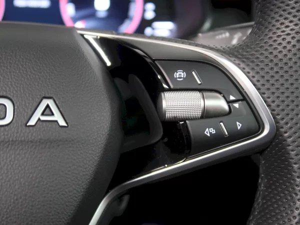 Škoda Kamiq MONTE CARLO 1.0TSI 85KW PANORA - foto 21