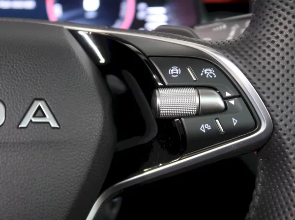 Škoda Kamiq MONTE CARLO 1.5TSI 110KW DSG P - foto 21