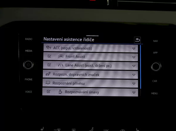 Volkswagen Passat BUSINESS PREMIUM 2.0TDI 110KW - foto 28