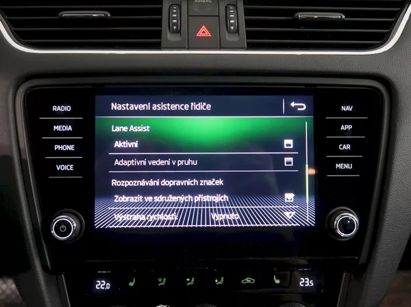 Škoda Octavia STYLE 1.5TSI 110KW DSG DCC NAV - foto 25