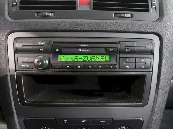Škoda Octavia TOUR 1.6MPI 75KW - foto 18