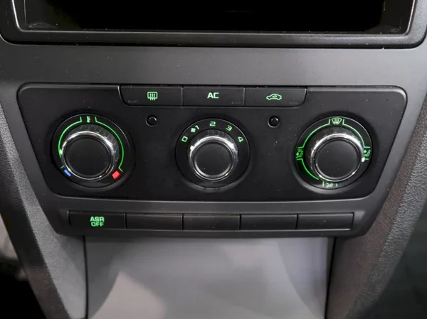 Škoda Octavia TOUR 1.6MPI 75KW - foto 19