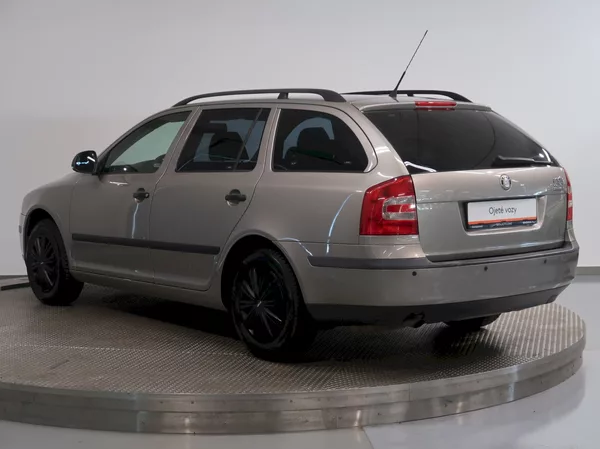 Škoda Octavia TOUR 1.6MPI 75KW - foto 7