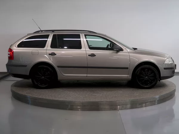 Škoda Octavia TOUR 1.6MPI 75KW - foto 8