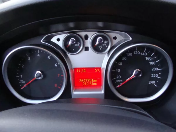 Ford Focus 1.6i, velmi zachovalý - foto 12