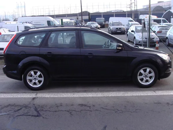 Ford Focus 1.6i, velmi zachovalý - foto 7