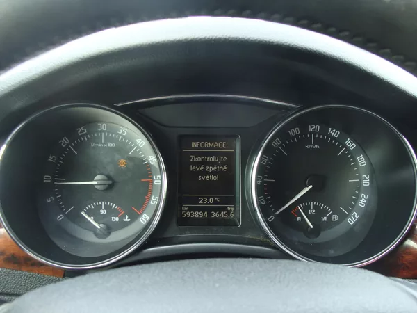 Škoda Superb 2.0 TDi, 125 kW, tažné, klima - foto 17