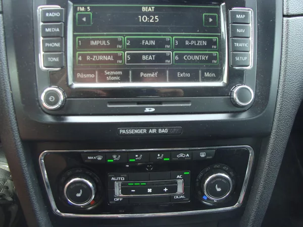 Škoda Superb 2.0 TDi, 125 kW, tažné, klima - foto 23
