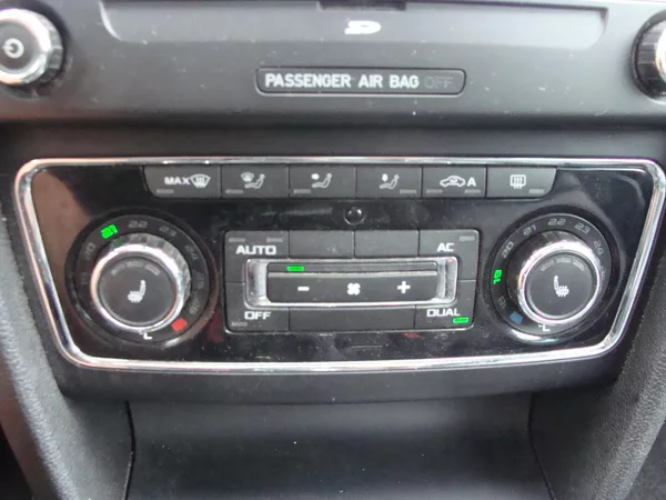 Škoda Superb 2.0 TDi, 125 kW, 4X4, klima - foto 21