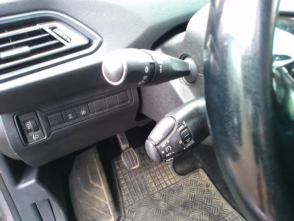 Peugeot 308 1.6 HDi, 73 kW, klima, 2x kola - foto 17