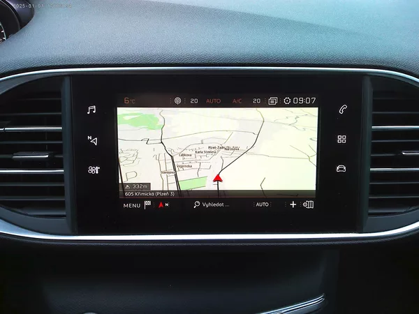 Peugeot 308 1.6 HDi, 73 kW, klima, 2x kola - foto 20