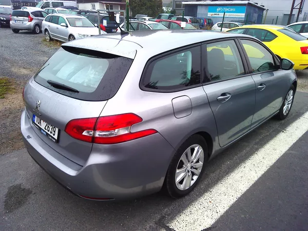 Peugeot 308 1.6 HDi, 73 kW, klima, 2x kola - foto 5
