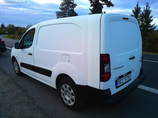 Peugeot Partner 1.6 e-HDi, 66 kW, klima, LONG - foto 3
