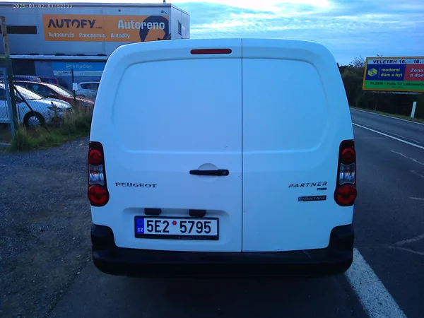 Peugeot Partner 1.6 e-HDi, 66 kW, klima, LONG - foto 4