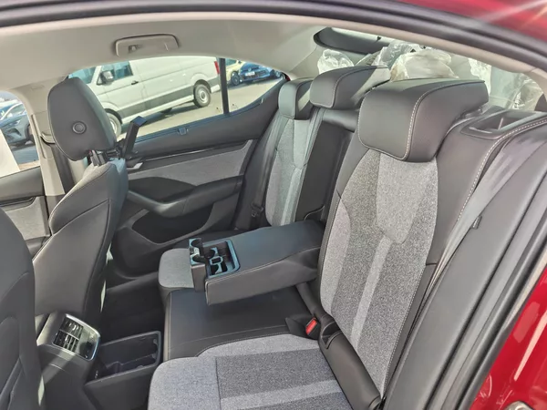 Škoda Octavia Top Selection 6MP 1,5TSI - foto 8