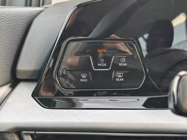 Volkswagen Golf Life 1,0TSi - foto 17