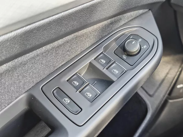 Volkswagen Golf Life 1,0TSi - foto 18