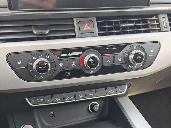 Audi A4 Quattro ST7 2,0TDI - foto 20