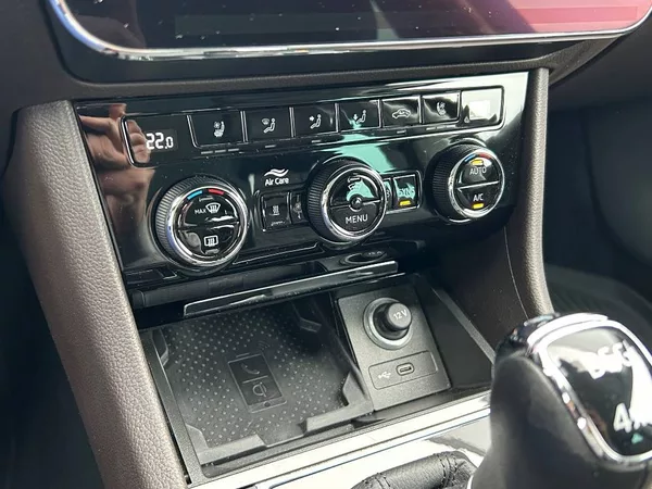 Škoda Superb L&K 4x4 7DSG 2,0TDI - foto 22