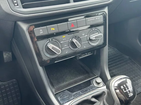 Volkswagen T-Cross Life 5G 1,0TSi - foto 15