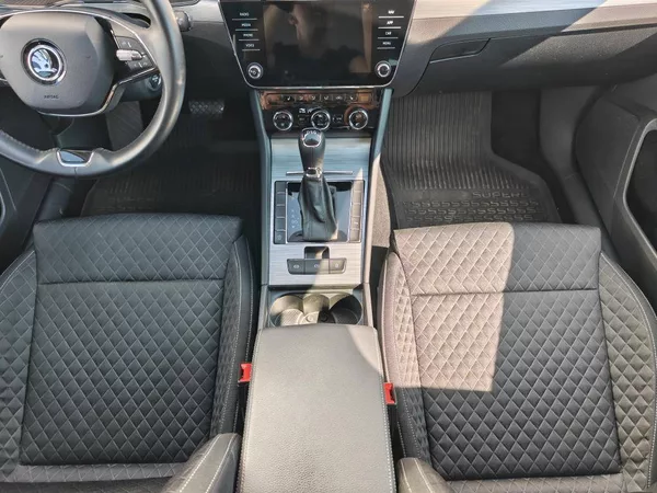 Škoda Superb Ambition 7DSG 2,0TDI - foto 10