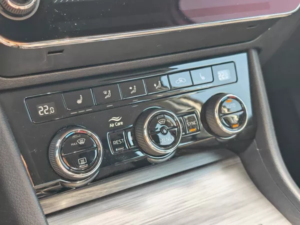 Škoda Superb Ambition 7DSG 2,0TDI - foto 13