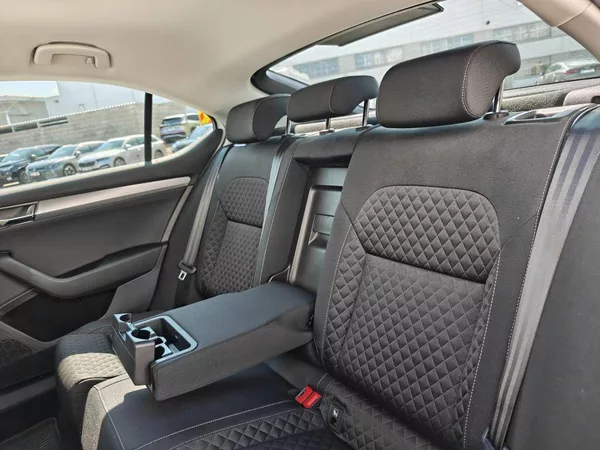 Škoda Superb Ambition 7DSG 2,0TDI - foto 8