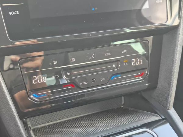 Volkswagen Passat Business 2,0TDi - foto 18