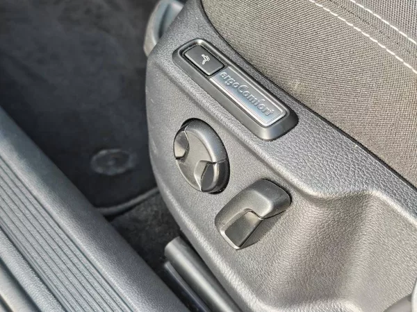 Volkswagen Passat Business 2,0TDi - foto 7
